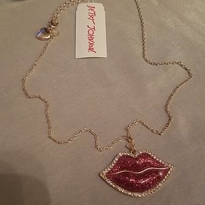Betsey Johnson lips necklace nwt